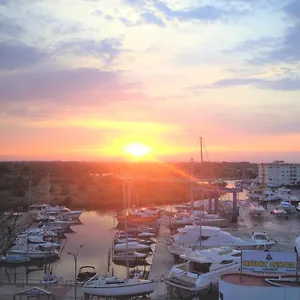 Appartement Holidays Penthouse Vues Panoramiques Sur Le Port Naval,un Sejour Elegant Assure 