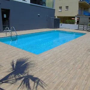 Appartement Proche Avec Piscine, Roses